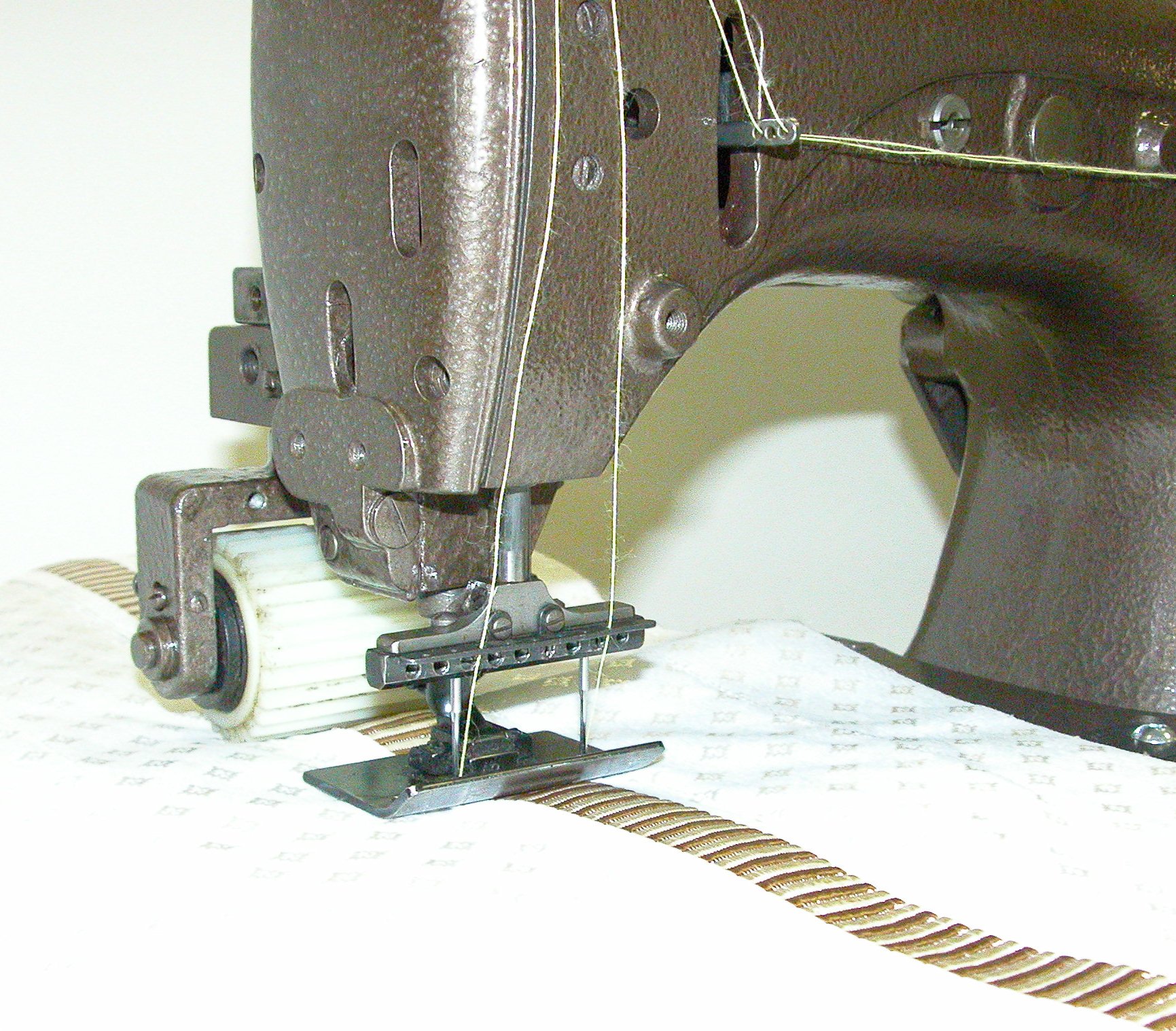 SK 54400BW Decorative Border Sewing Machine